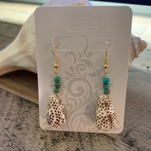 Hawaiian Seashell earrings 🏝🐚